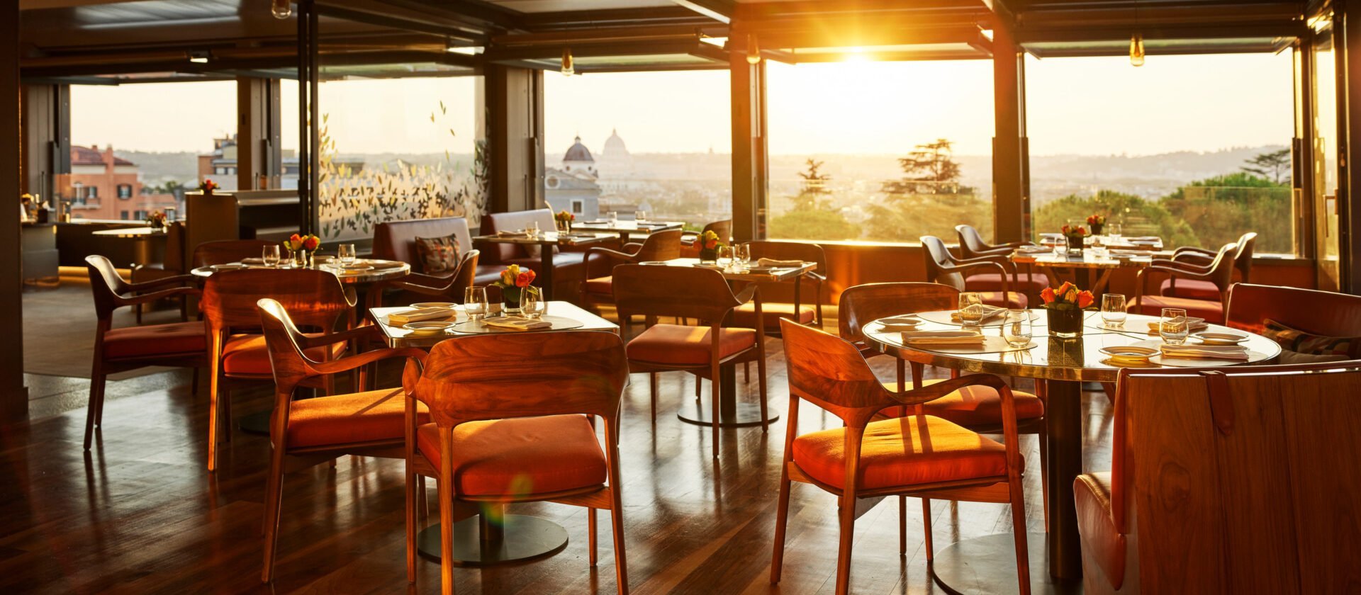 Il Giardino Ristorante内部在日落和罗马全景，酒店伊甸园