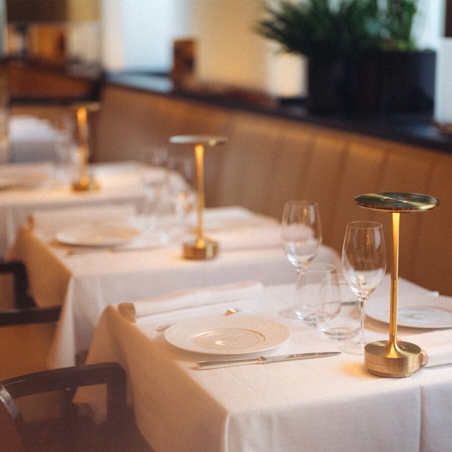 Le Relais广场的餐桌